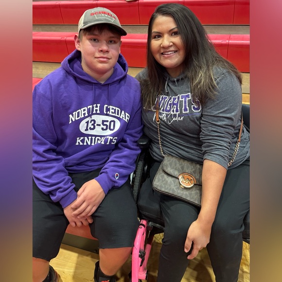 Meet your Posher, Sabrina - Picture 1 of 3